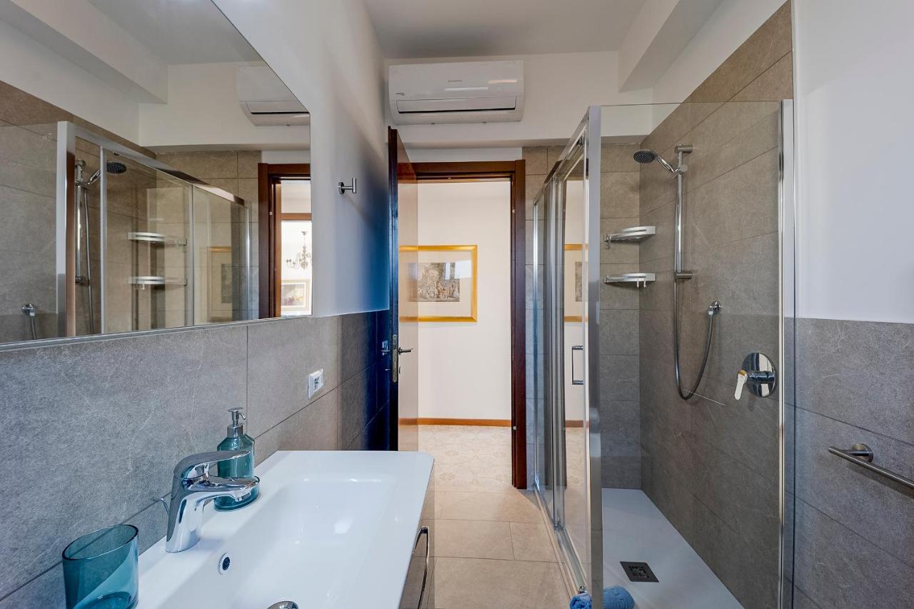 Portosole Attic - With Terrace And Private Parking Sanremo