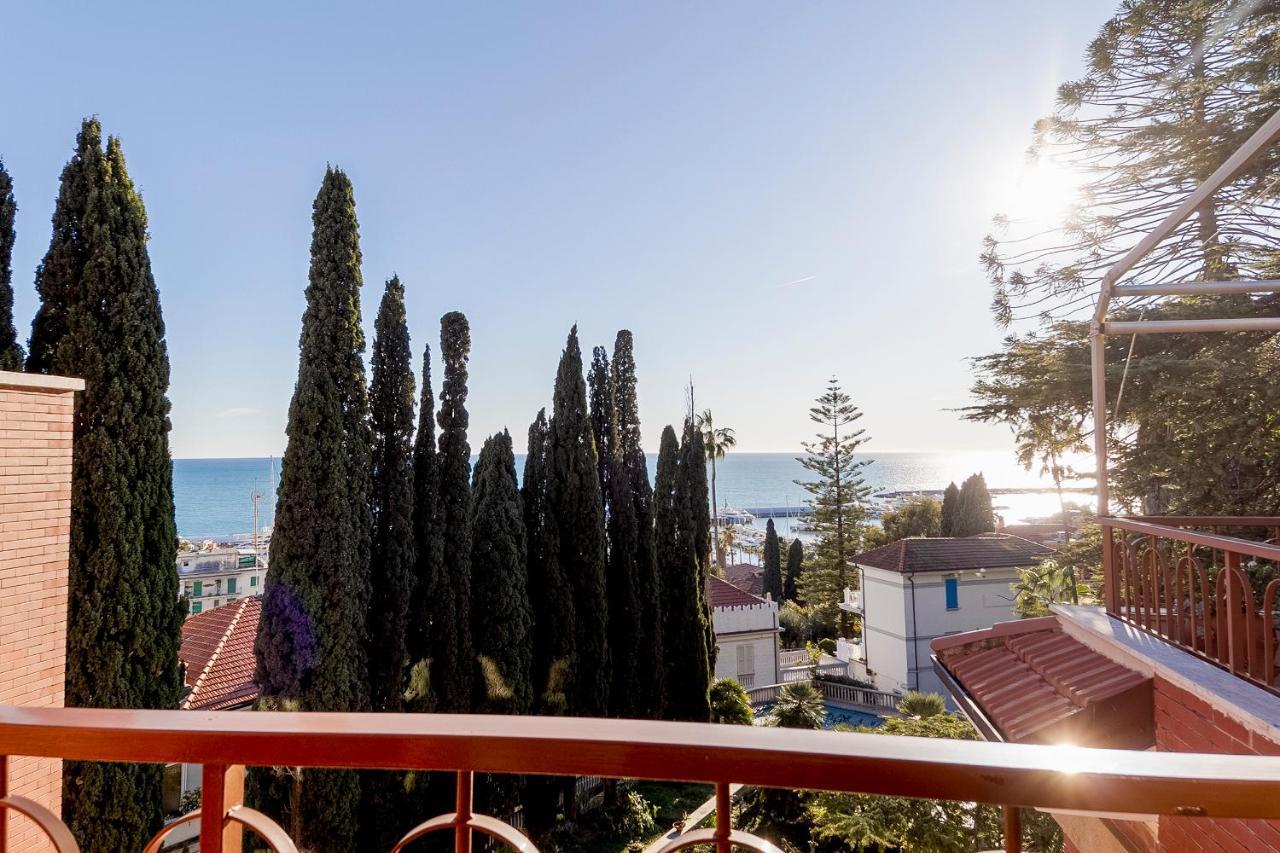 Portosole Attic - With Terrace And Private Parking Sanremo
